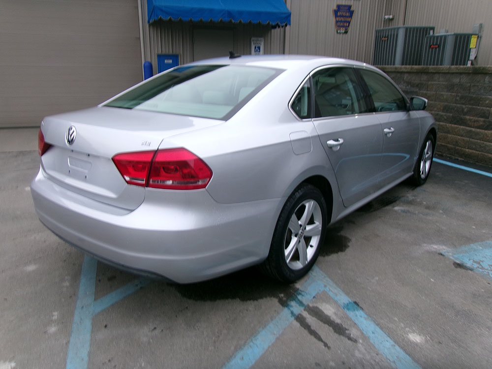 
								2013 Volkswagen Passat SE full									