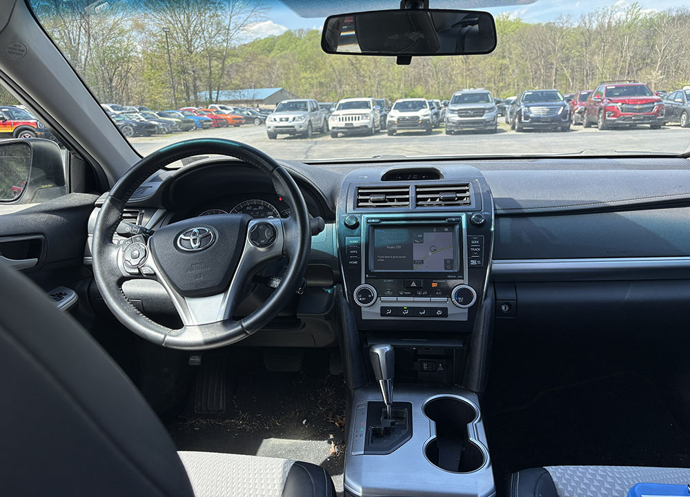 
								TOYOTA CAMRY SE full									