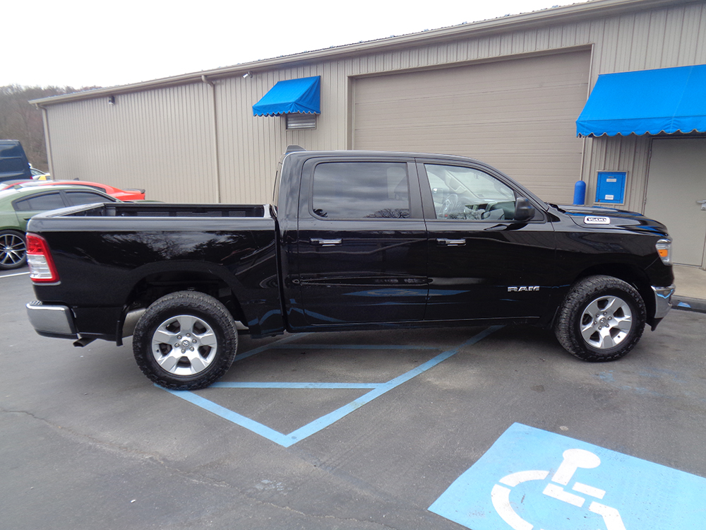 
								2019 RAM 1500 Big Horn Crew Cab full									