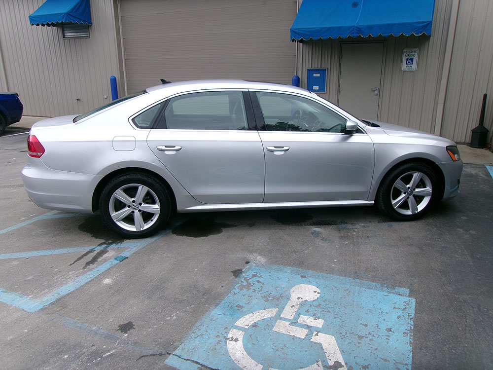 
								2013 Volkswagen Passat SE full									