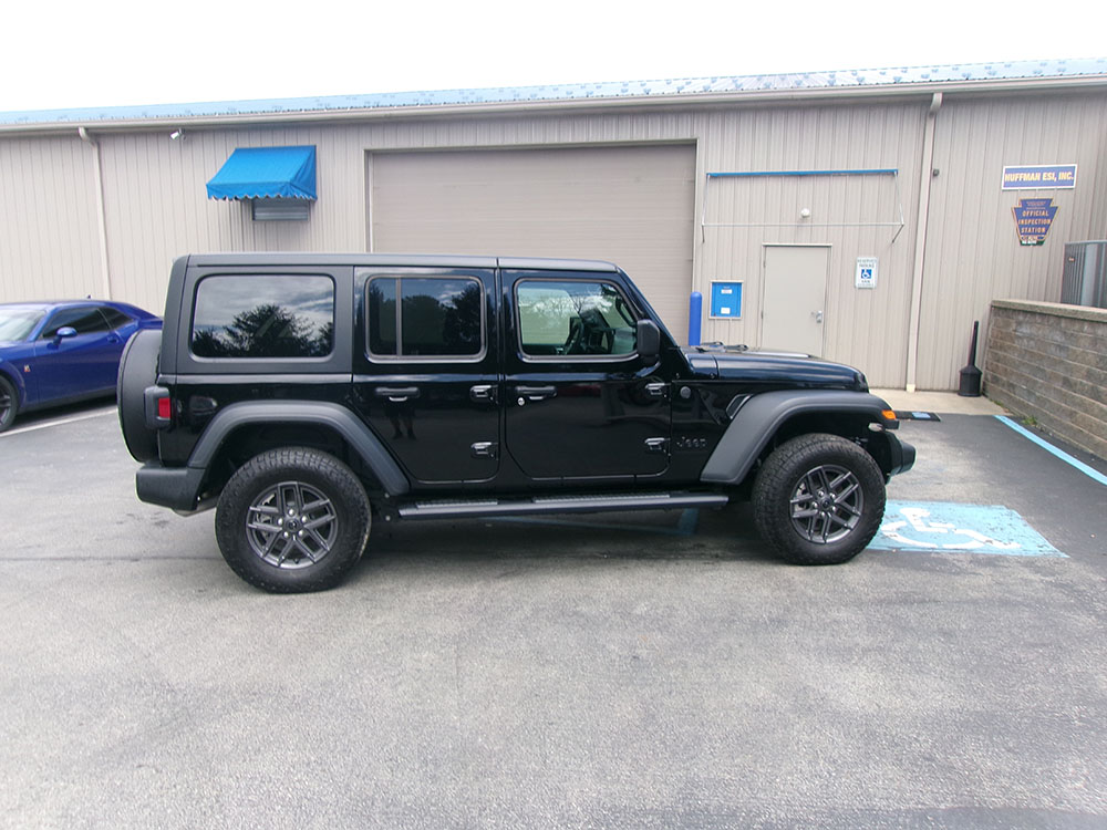 
								JEEP WRANGLER UNLIMITED SPORT S full									