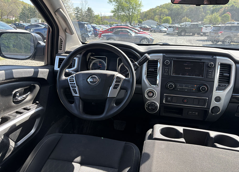 
								NISSAN TITAN SV CREW CAB full									