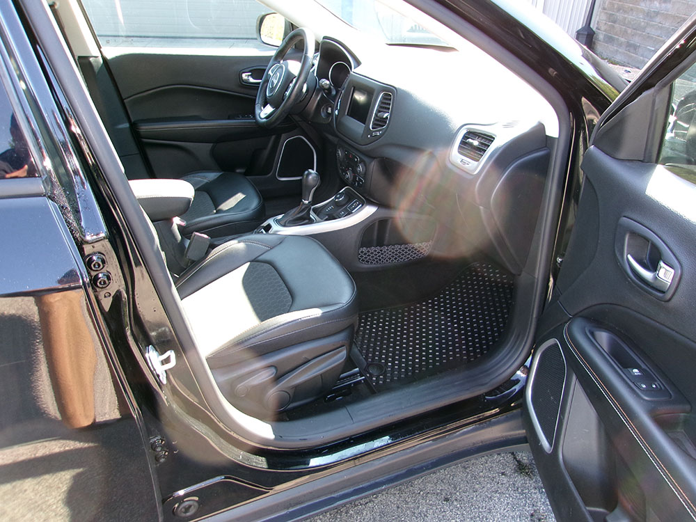 
								JEEP COMPASS LATITUDE full									