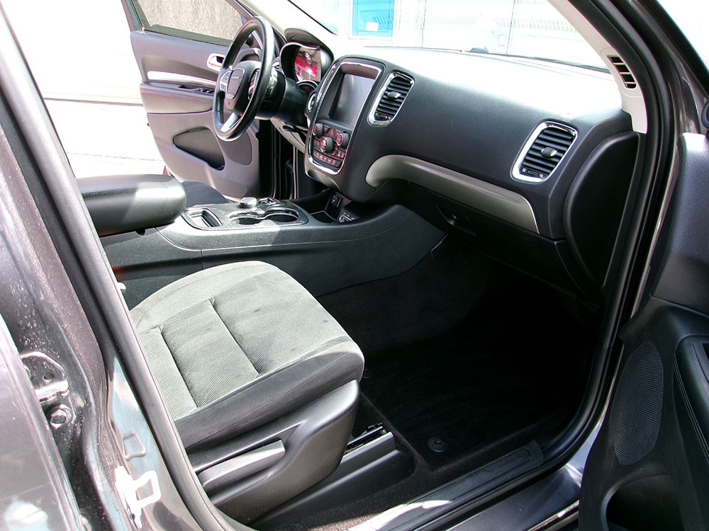 
								DODGE DURANGO SXT full									