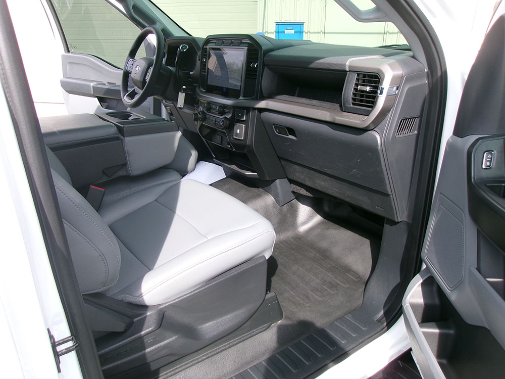 
								FORD F-150 XL REG CAB 8′ BED full									