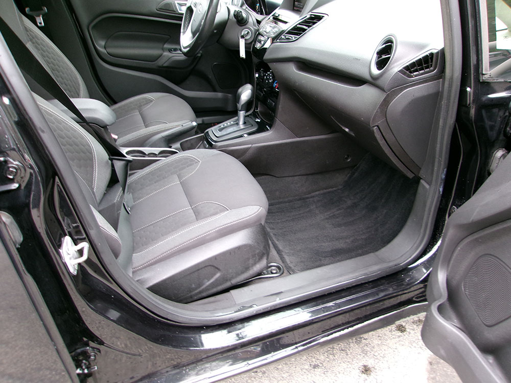 
								FORD FIESTA SE full									