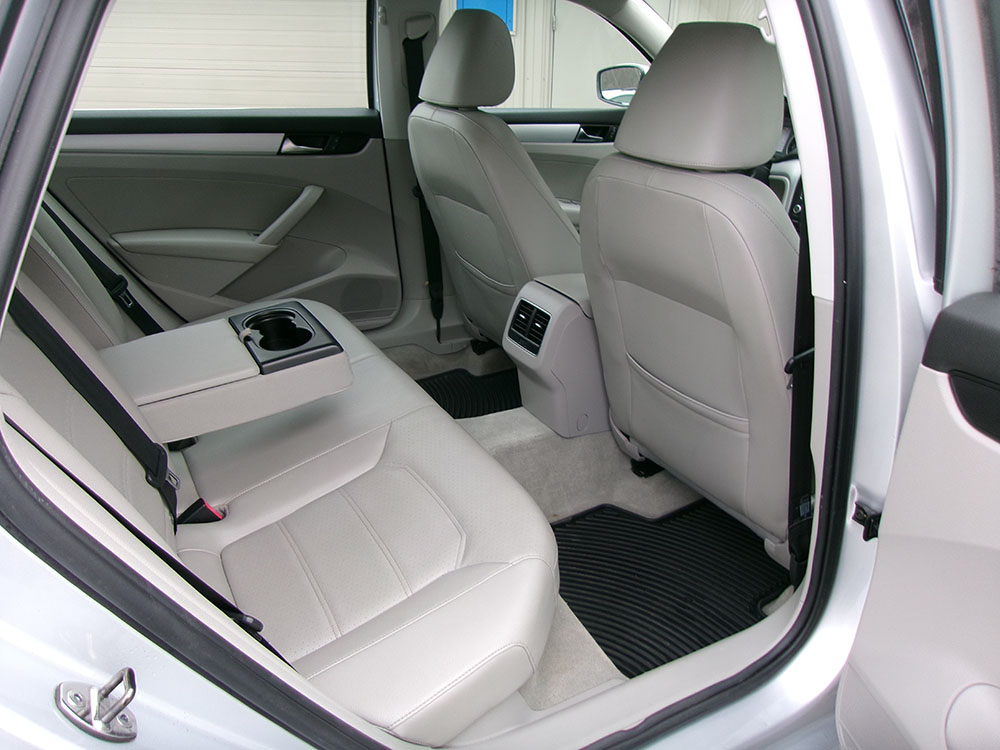 
								2013 Volkswagen Passat SE full									