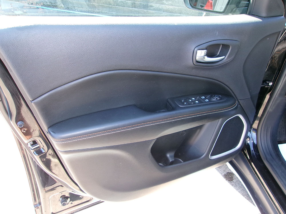 
								JEEP COMPASS LATITUDE full									