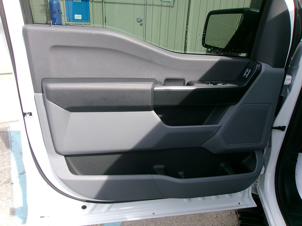 
								FORD F-150 XL REG CAB 8′ BED full									