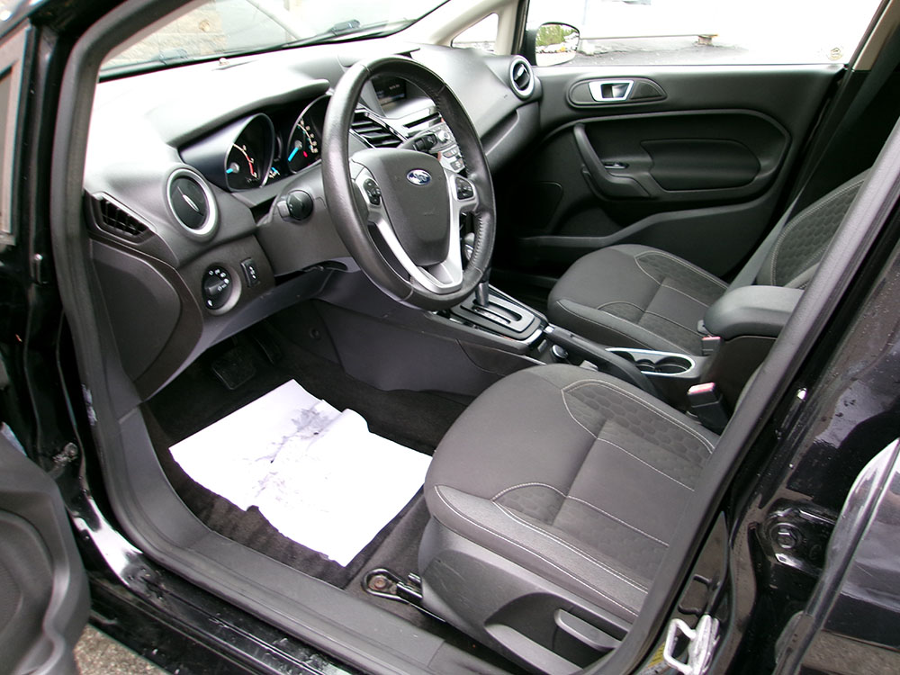
								FORD FIESTA SE full									