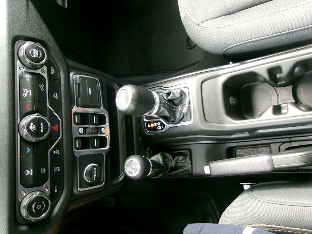 
								JEEP WRANGLER UNLIMITED SPORT S full									