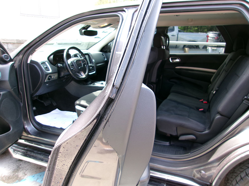 
								DODGE DURANGO SXT full									