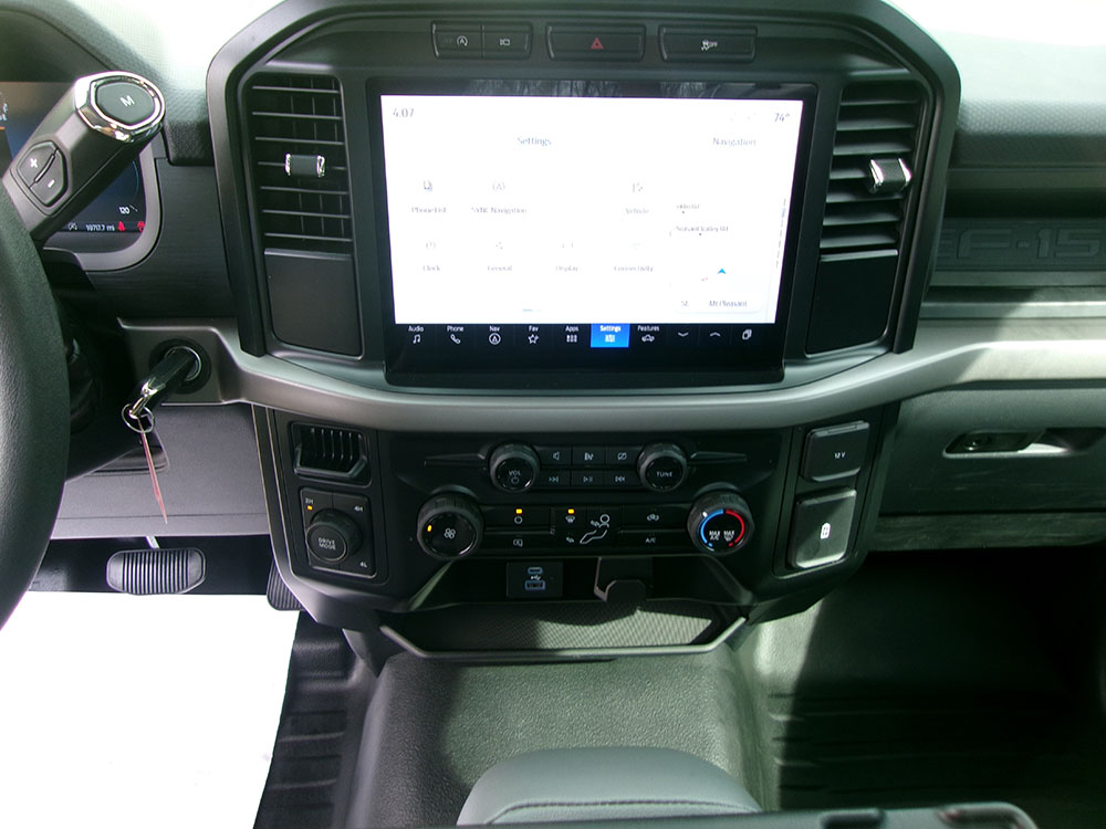 
								FORD F-150 XL REG CAB 8′ BED full									