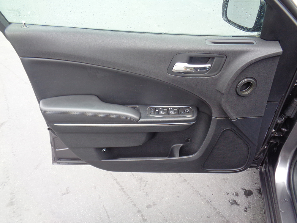 
								2014 Dodge Charger SE full									