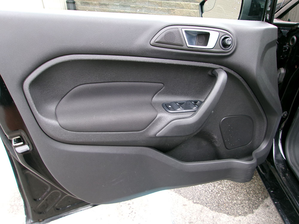 
								FORD FIESTA SE full									