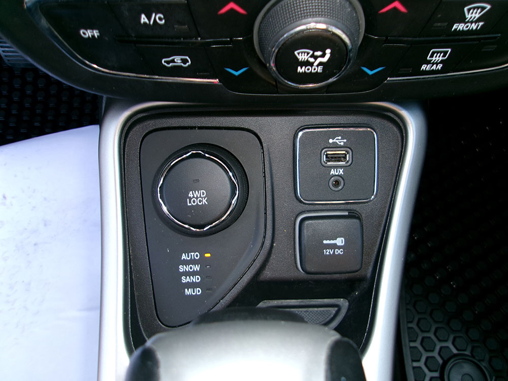
								JEEP COMPASS LATITUDE full									