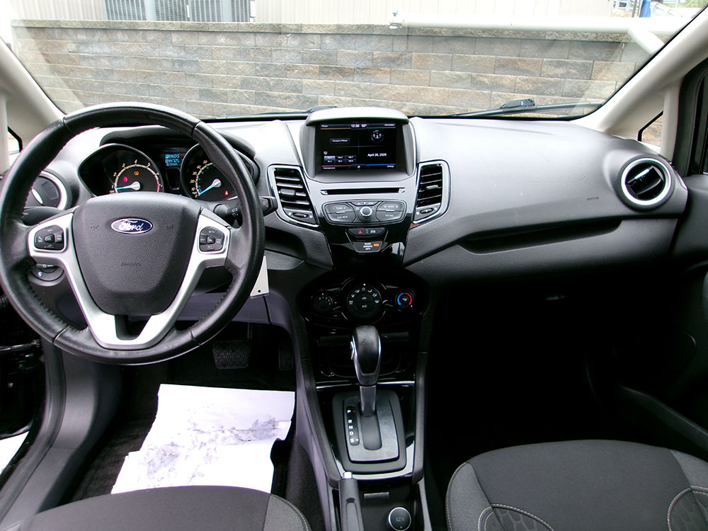 
								FORD FIESTA SE full									