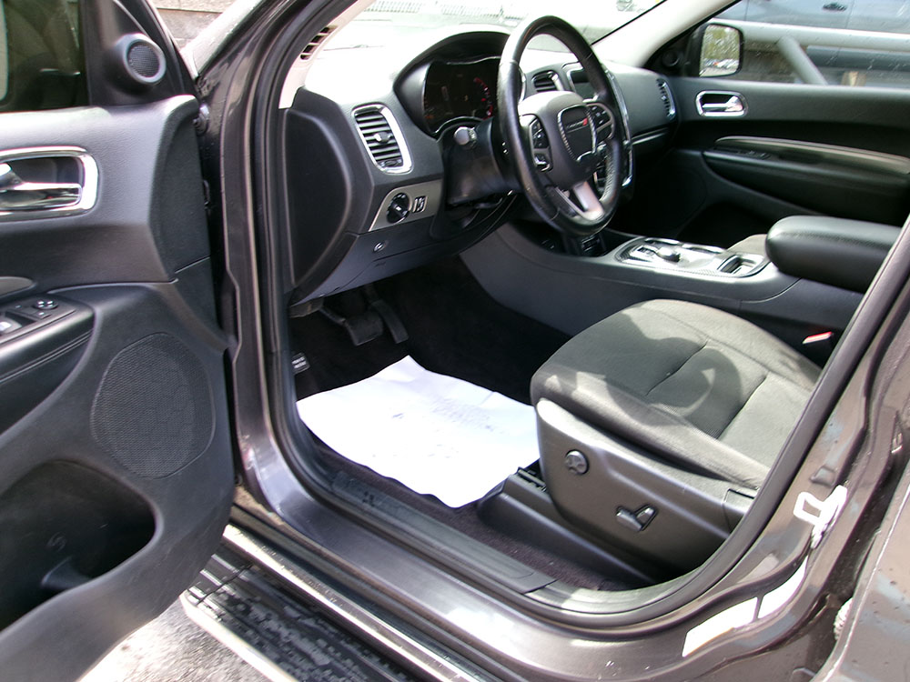 
								DODGE DURANGO SXT full									