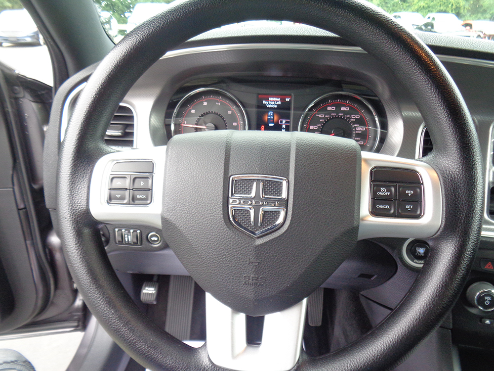 
								2014 Dodge Charger SE full									