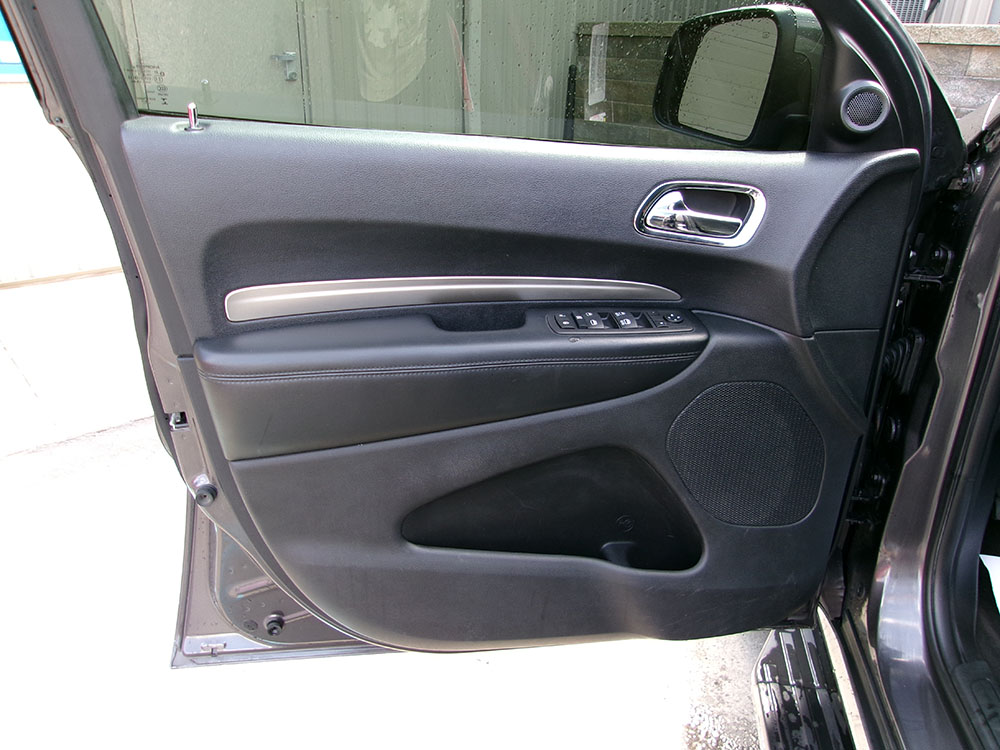 
								DODGE DURANGO SXT full									