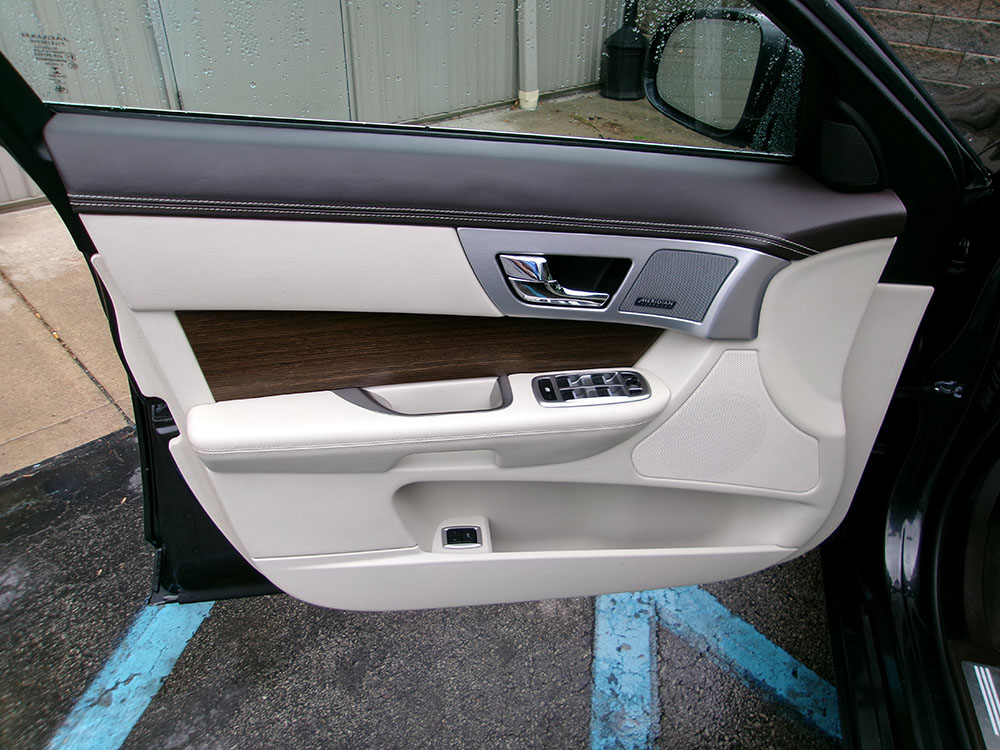 
								JAGUAR XF PORTFOLIO full									