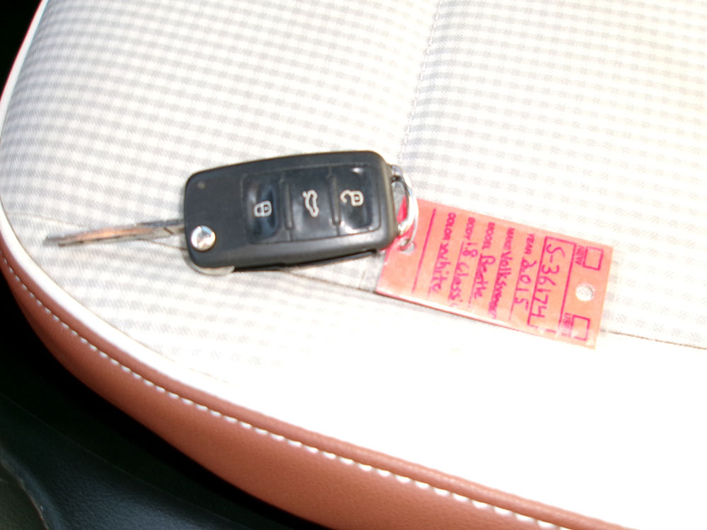 
								VOLKSWAGEN BEETLE full									