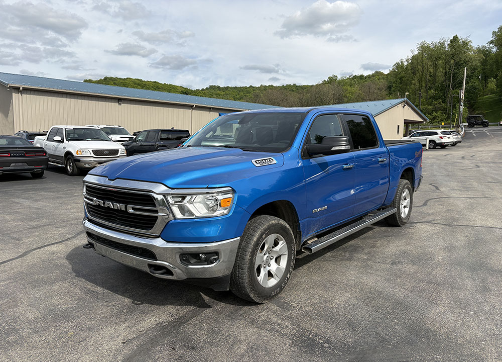 2020 RAM 1500 Big Horn/Lone Star 4x4 Crew Cab 5'7's photo