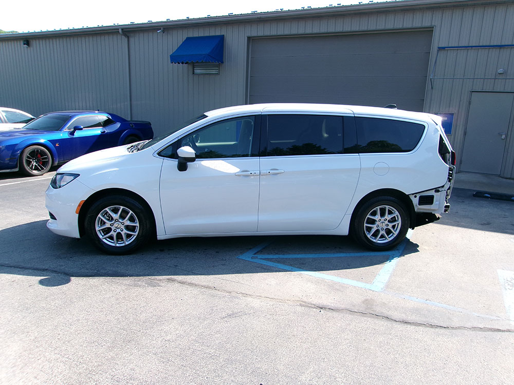 2023 Chrysler Voyager LX's photo