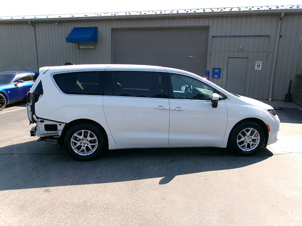 
								CHRYSLER VOYAGER LX full									