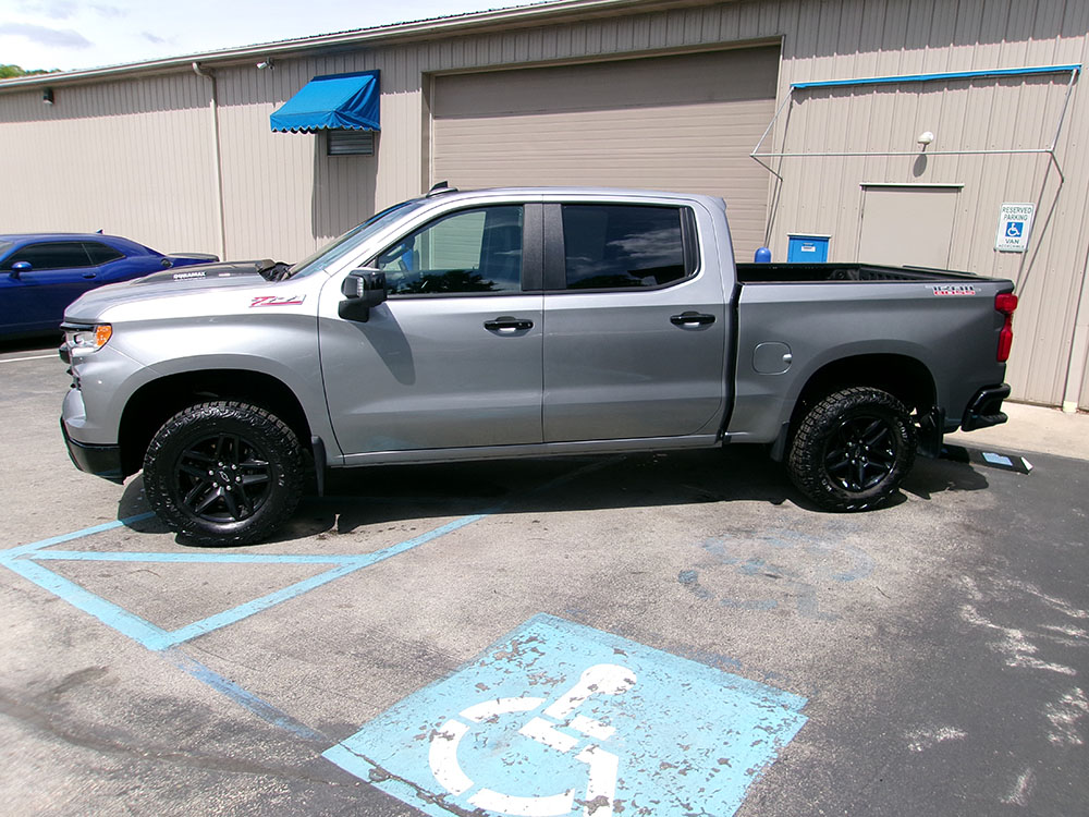 
								2025 Chevrolet Silverado 1500 LT Z71 Trail Boss Crew Cab full									