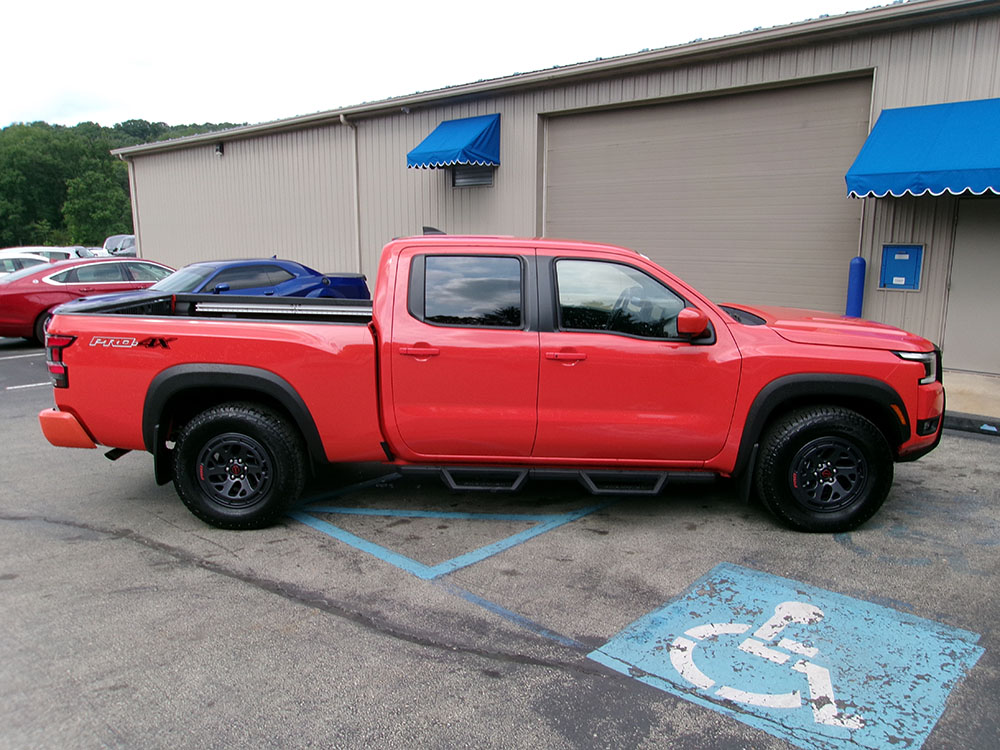 
								2025 Nissan Frontier Pro-4X Crew Cab full									