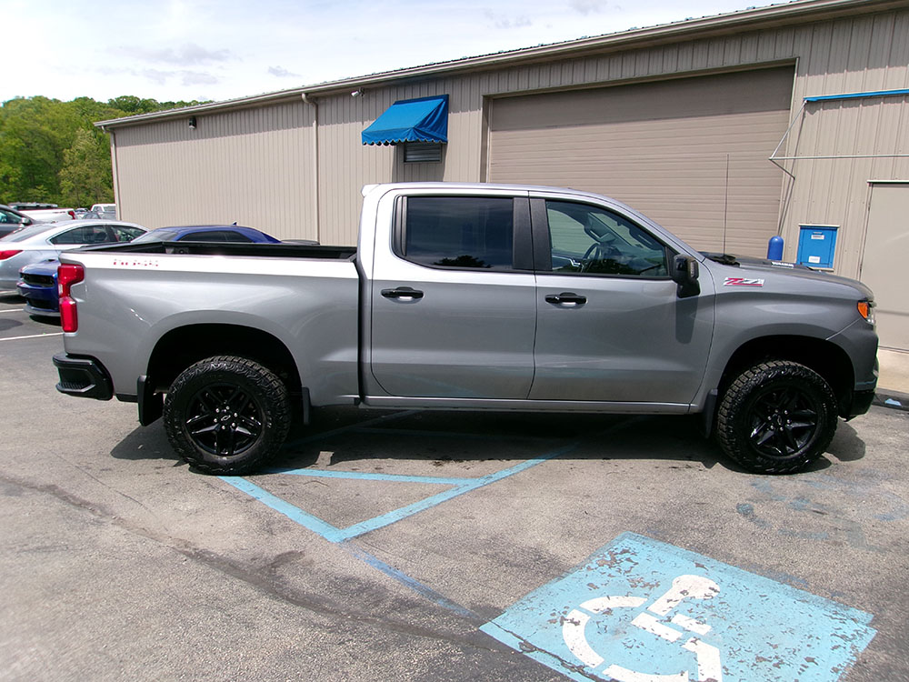 
								2025 Chevrolet Silverado 1500 LT Z71 Trail Boss Crew Cab full									