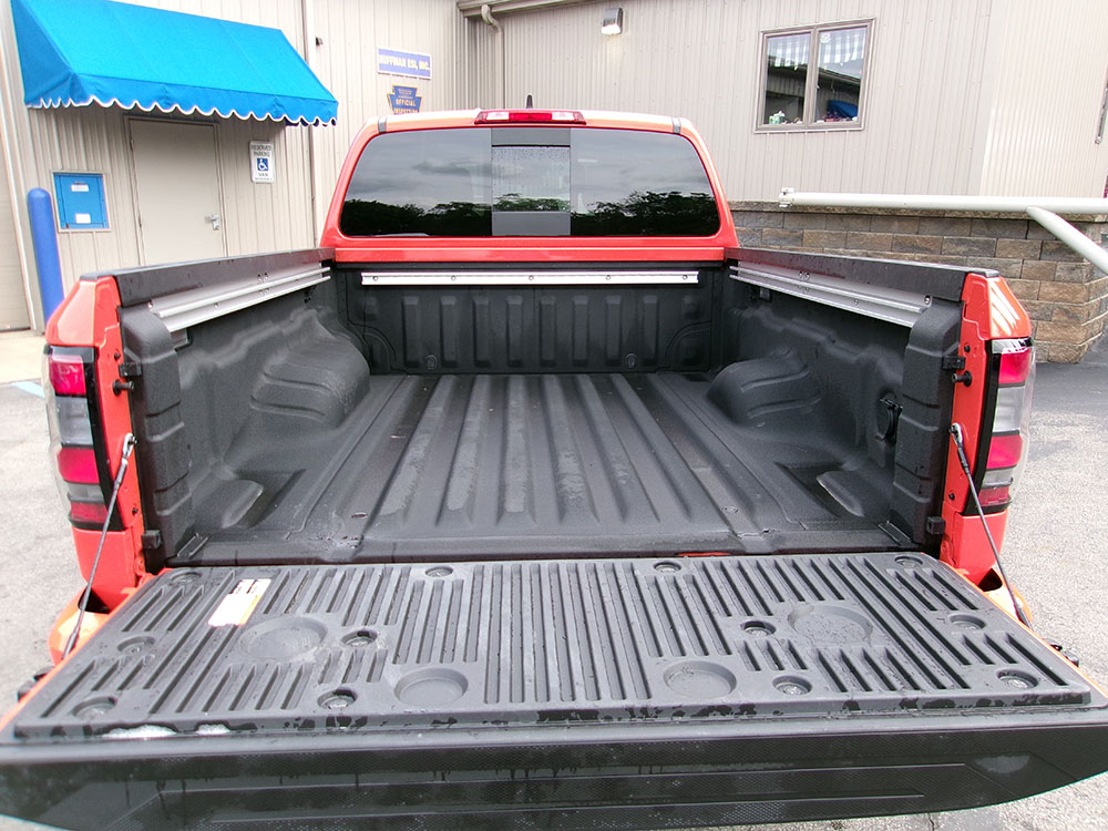 
								2025 Nissan Frontier Pro-4X Crew Cab full									
