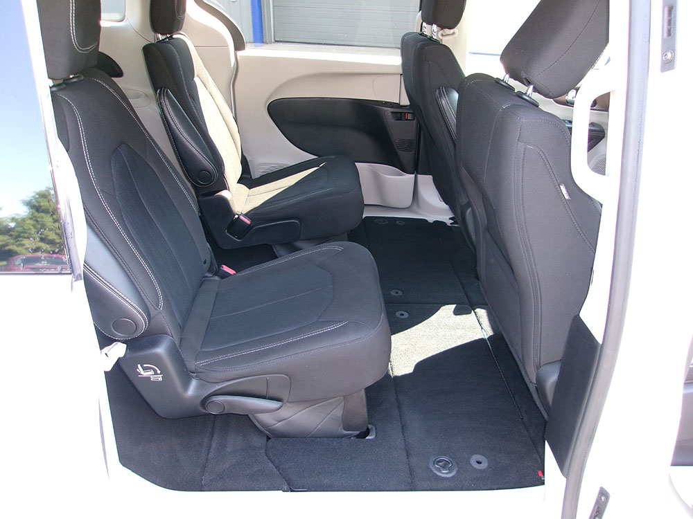 
								CHRYSLER VOYAGER LX full									