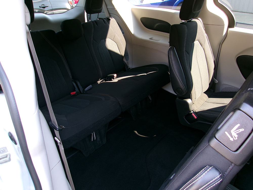 
								CHRYSLER VOYAGER LX full									