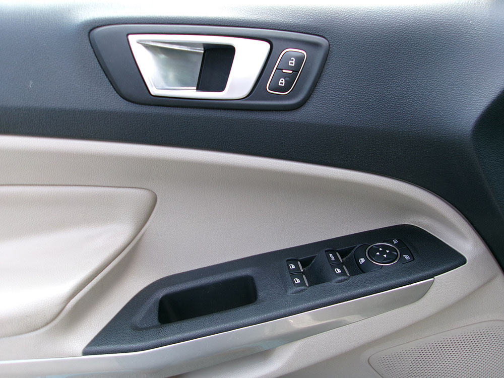 
								FORD ECOSPORT TITANIUM full									