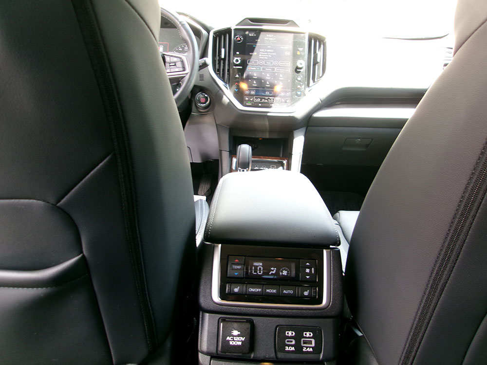 
								2024 Subaru Ascent Touring full									