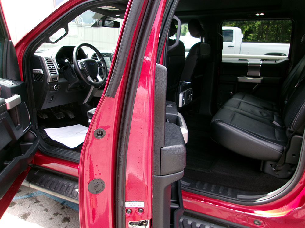 
								FORD F-150 LARIAT SUPER CREW CAB full									