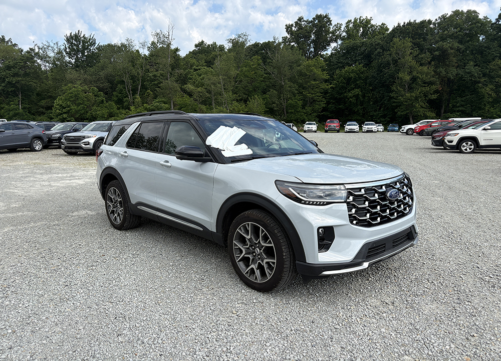 
								2025 Ford Explorer Platinum full									