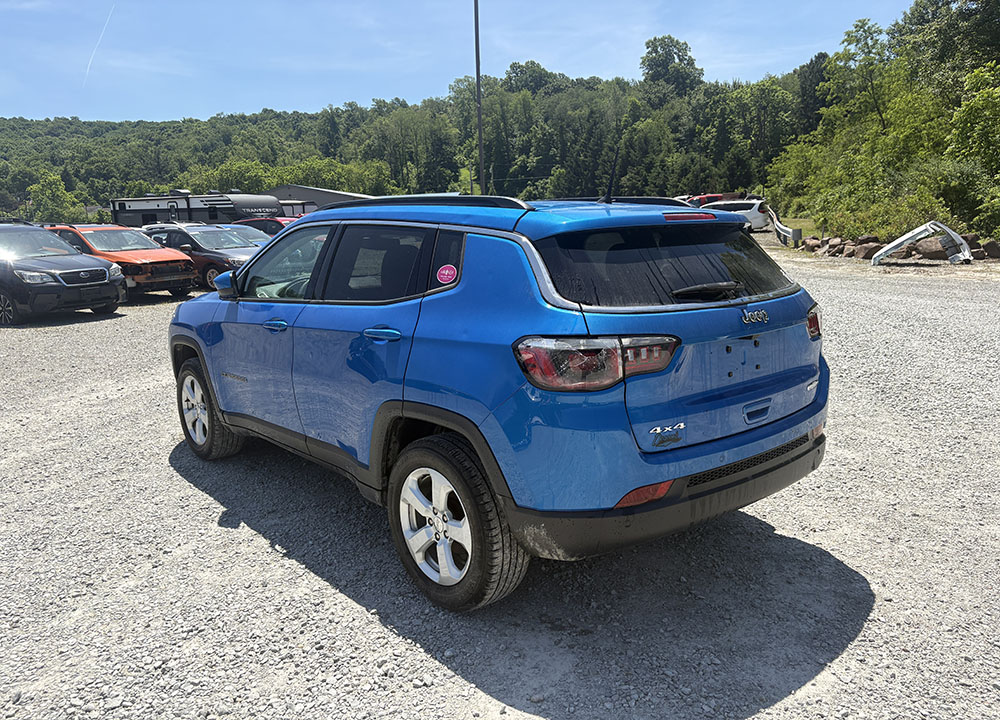 
								2018 Jeep Compass Latitude full									