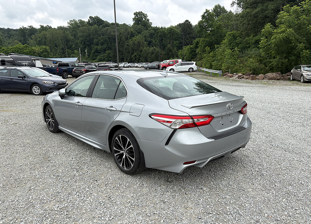 
								2020 Toyota Camry SE full									