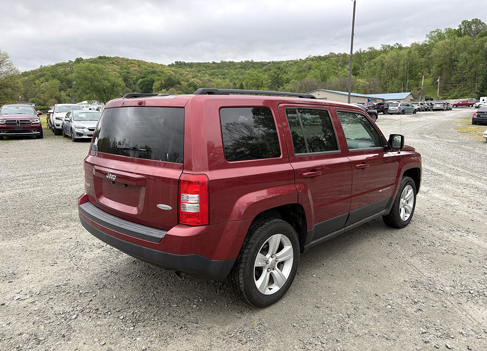 
								2014 Jeep Patriot Latitude full									