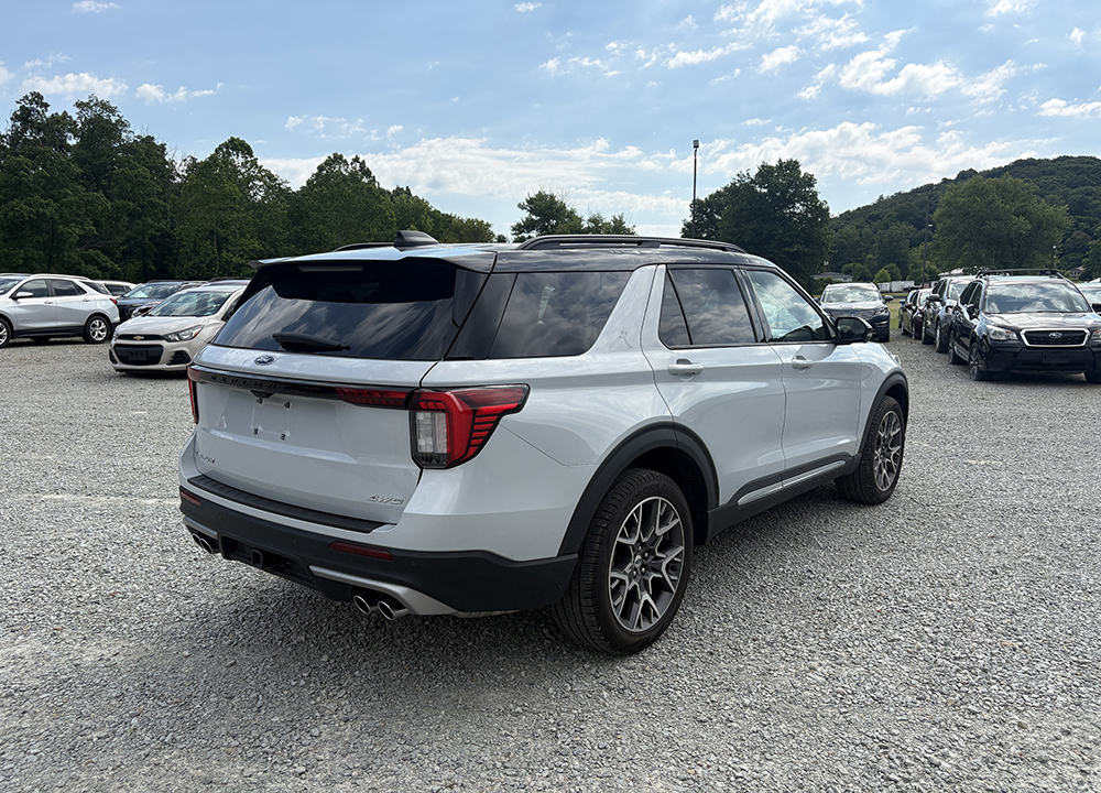 
								2025 Ford Explorer Platinum full									