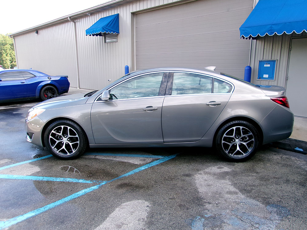 
								2017 Buick Regal Sport Touring full									