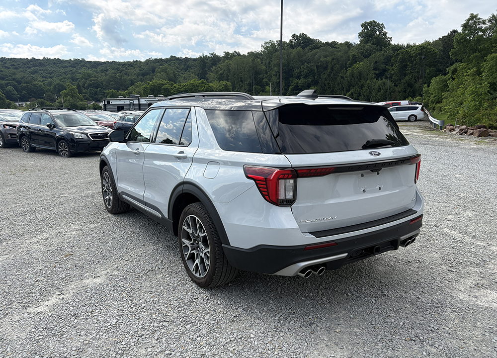 
								2025 Ford Explorer Platinum full									