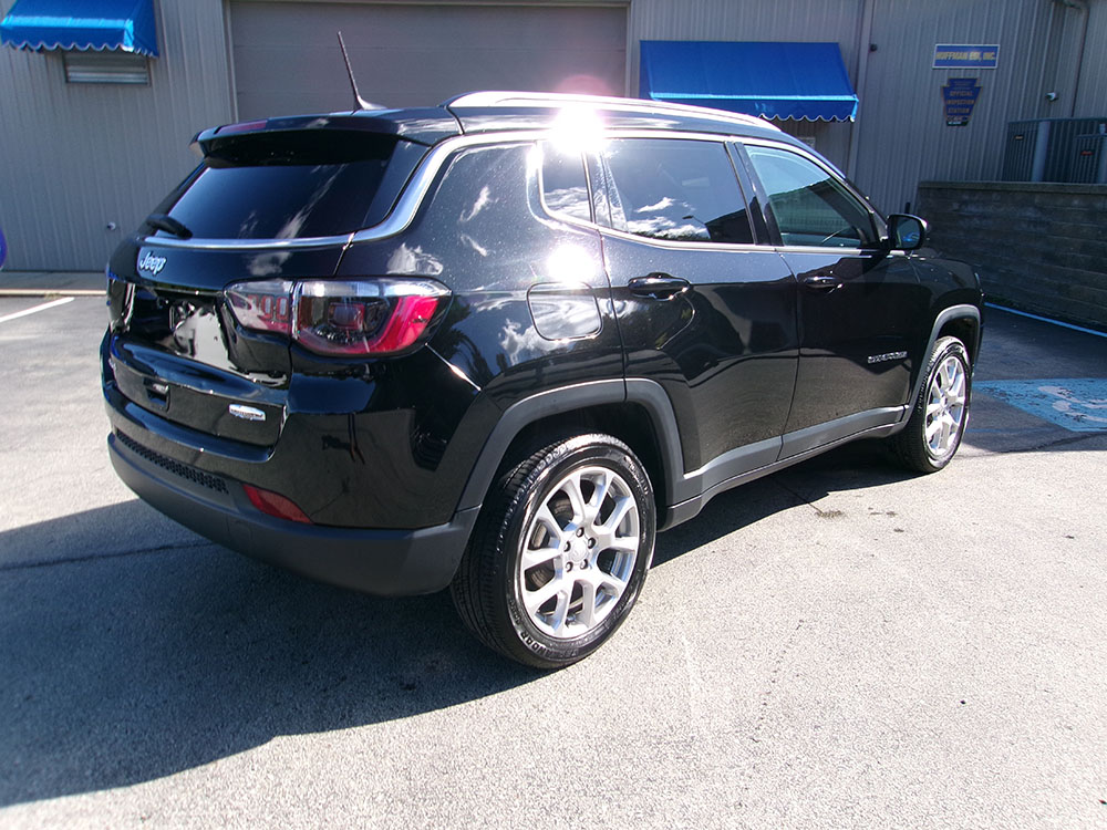 
								2023 Jeep Compass Latitude Lux full									