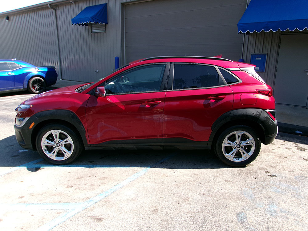
								2023 Hyundai Kona SEL full									
