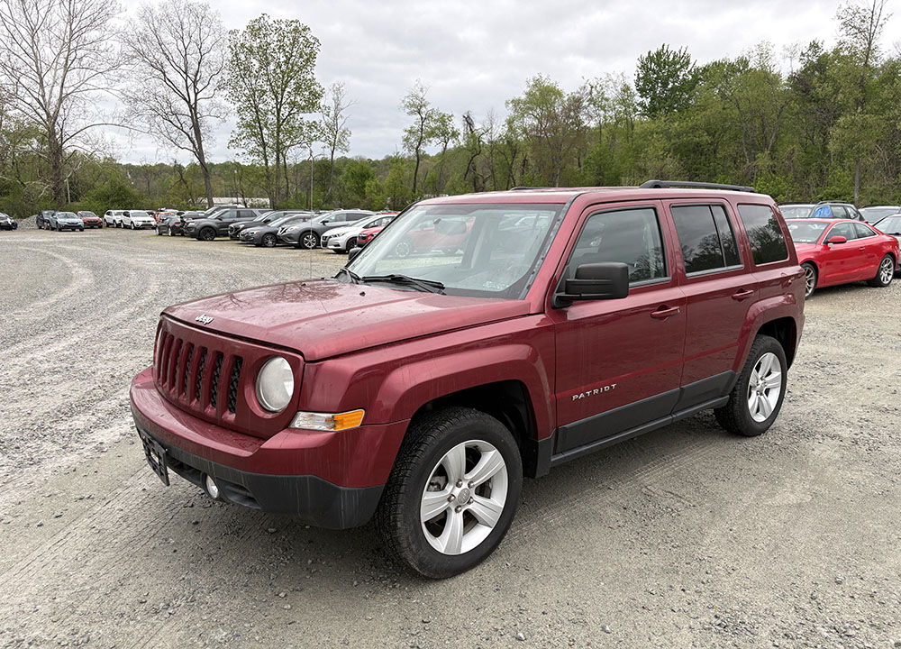 
								2014 Jeep Patriot Latitude full									