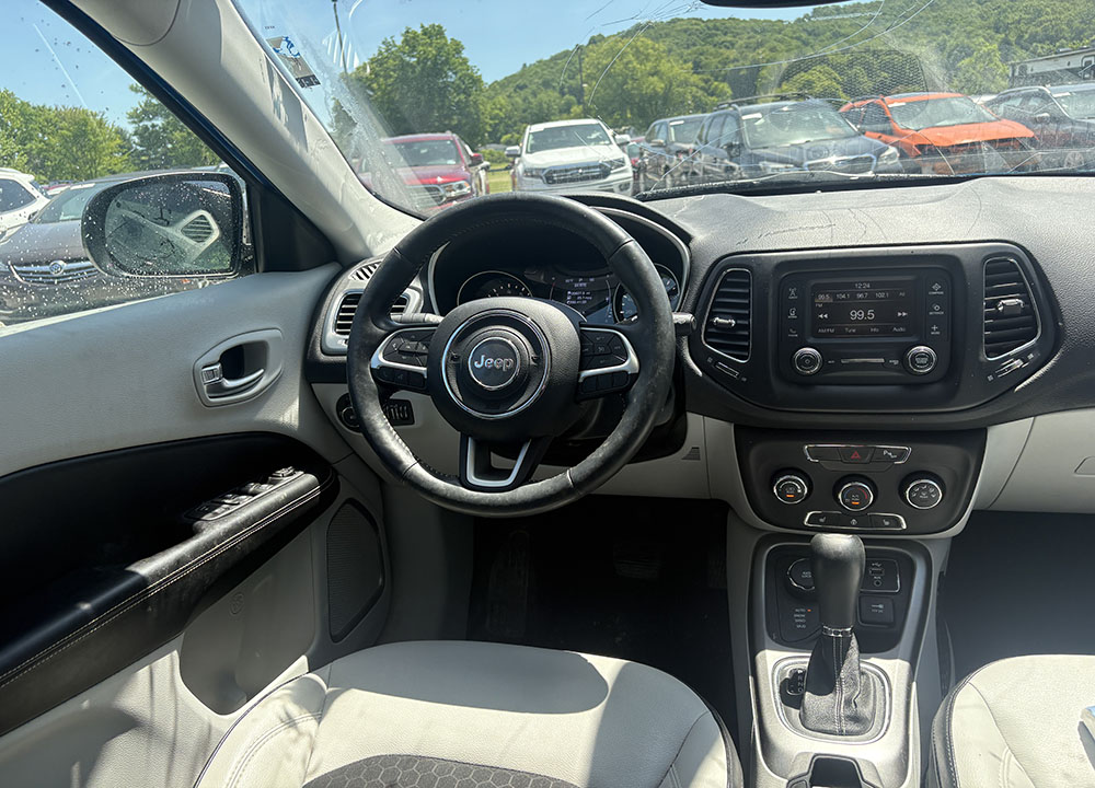
								2018 Jeep Compass Latitude full									