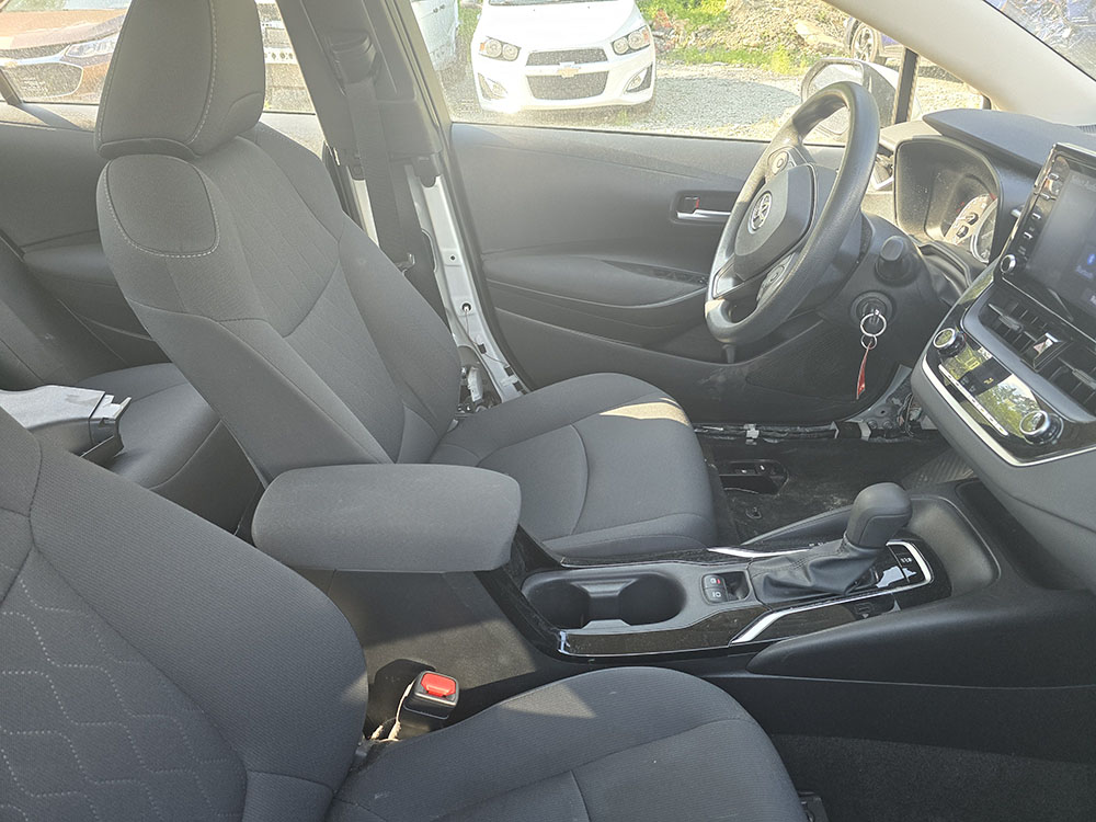
								2020 Toyota Corolla LE full									